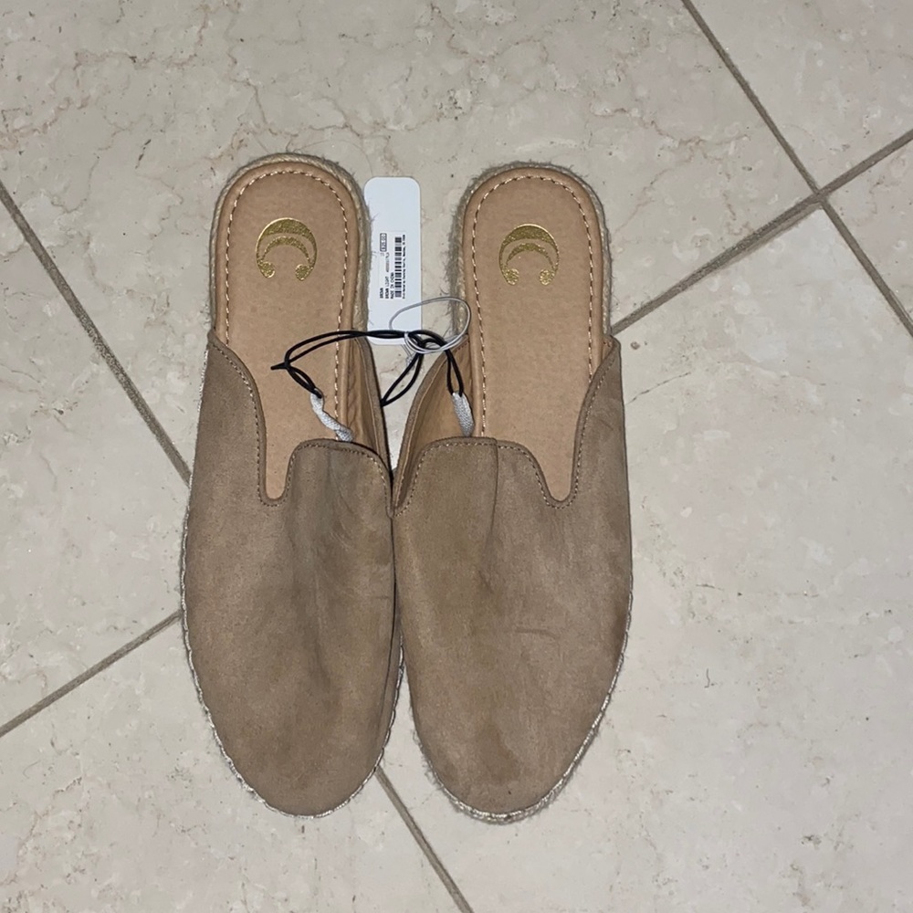 Charming Charlie size 10 flats unworn with tags still on